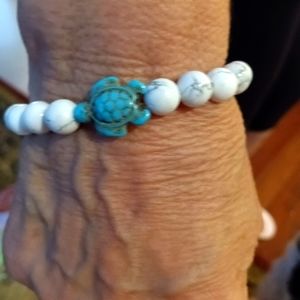 Sea turtle bracelet NWOT